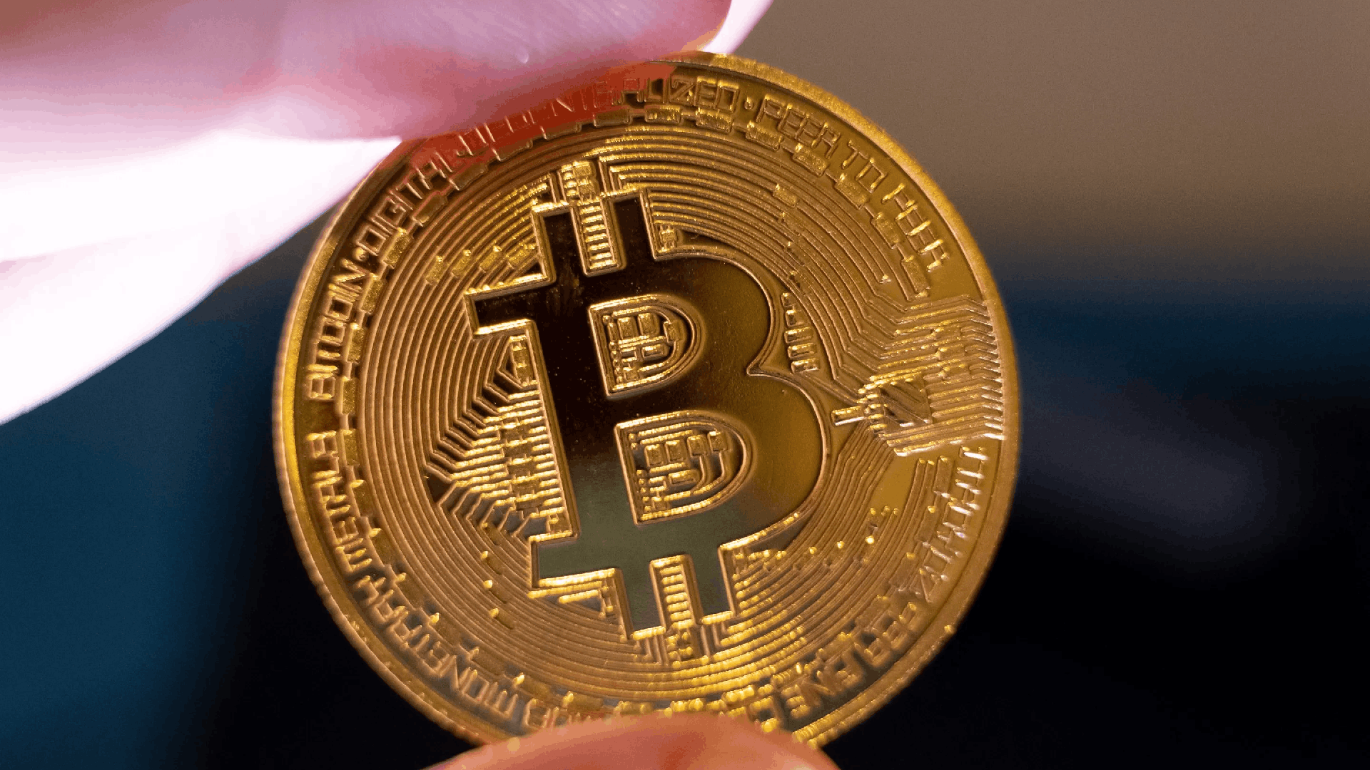 Five-Minute Bitcoin Trades Equal Gambling, Says Expert